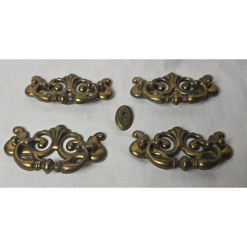 Bat Wing Dresser Pulls Set Of 4  3